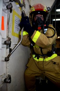 USS Green Bay fire drill 130912-N-BB534-361
