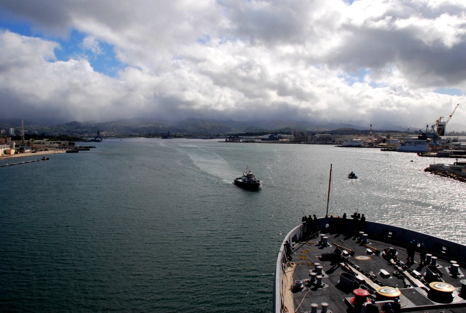 USS Green Bay at Pearl Harbor 120924-N-BB534-279