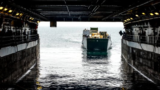 USS Green Bay operations 150303-N-KE519-016