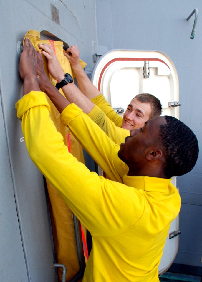 USS Green Bay fire training 130119-N-BB534-059