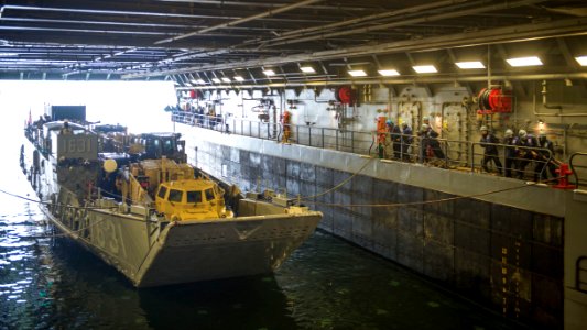 USS Green Bay operations 150303-N-KE519-037