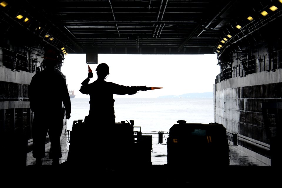 USS Green Bay operations 150305-N-BB534-398