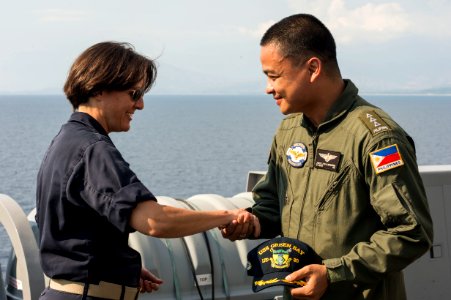 USS Green Bay operations during Balikatan 2015 150419-N-KE519-032