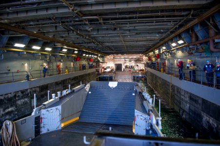 USS Green Bay operations 150219-N-EI510-036