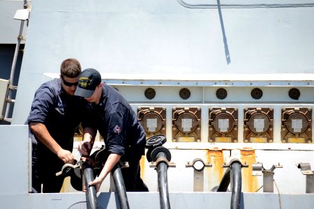 USS Green Bay pulls into Naval Station San Diego 140613-N-BB534-014