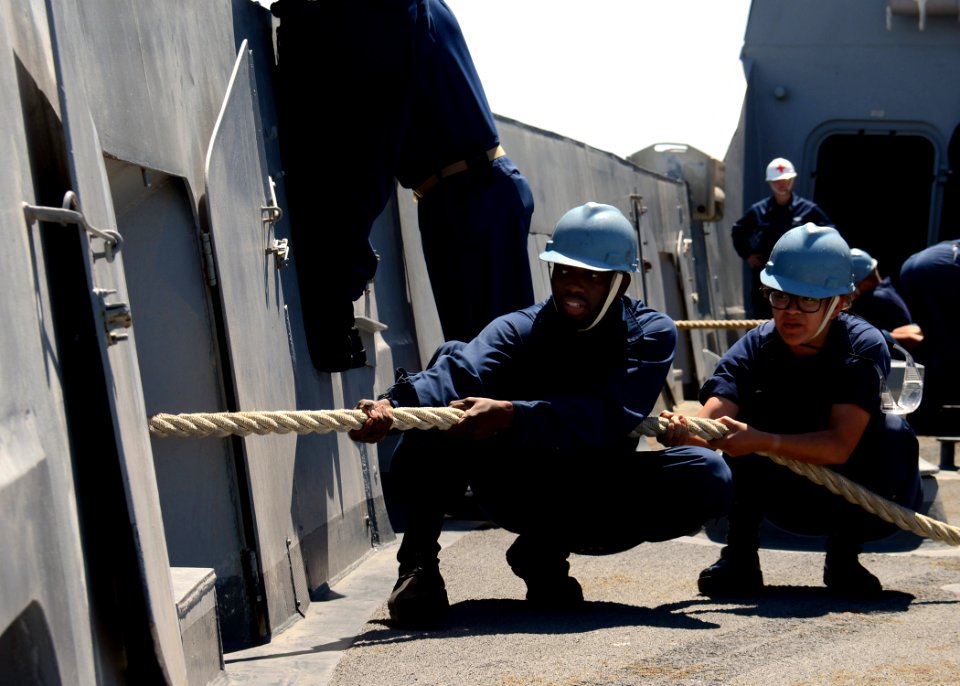 USS Green Bay pulls into Naval Station San Diego 140613-N-BB534-256