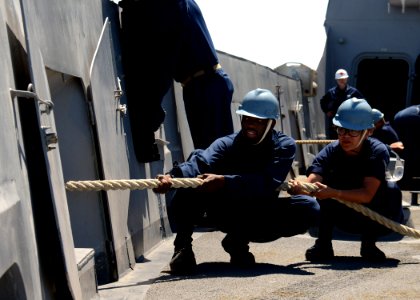 USS Green Bay pulls into Naval Station San Diego 140613-N-BB534-256
