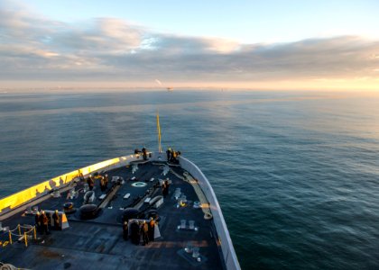 USS Green Bay weapons onload 150127-N-EI510-001