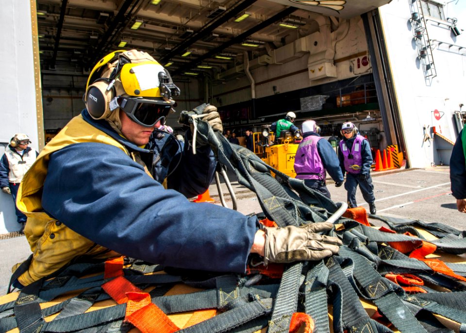 USS Green Bay operations 150311-N-KE519-165