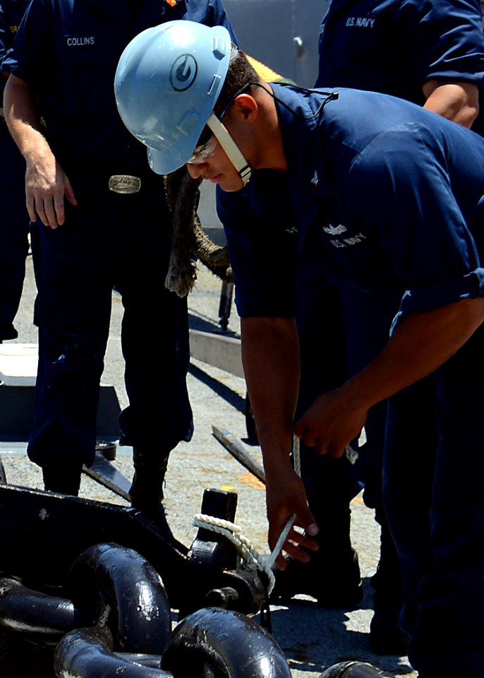 USS Green Bay pulls into Naval Station San Diego 140613-N-BB534-089