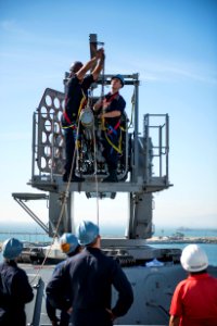 USS Green Bay weapons onload 150127-N-EI510-095