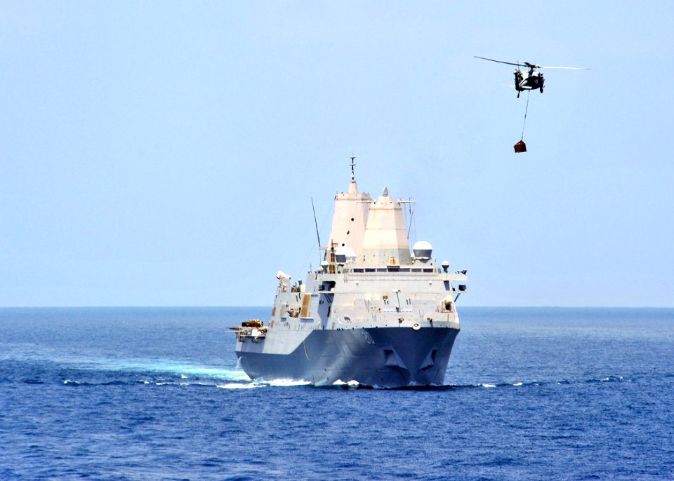 USS Green Bay replenishment 130401-N-YQ852-009