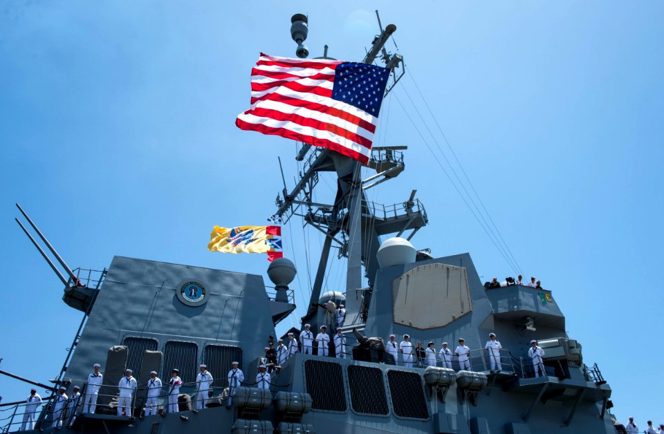 USS Gridley homecoming ceremony 150604-N-JN664-157