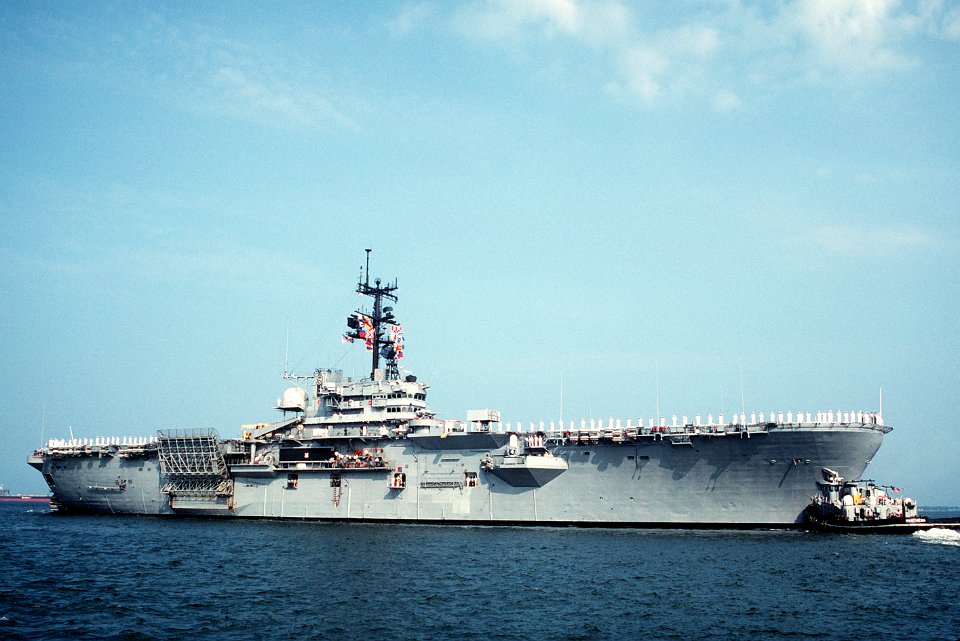 USS Guam (LPH-9) departing Naval Station Norfolk on 23 August 1990 (6457887)