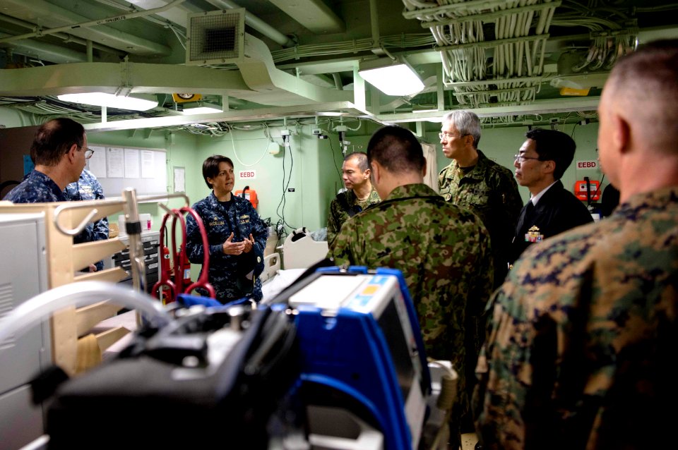 USS Green Bay operations 160211-N-JH293-115