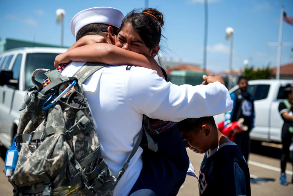 USS Gridley homecoming ceremony 150605-N-JN664-139