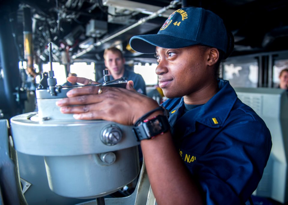 USS Gunston Hall (LSD 44) 140520-N-XJ695-068 (14149996289)