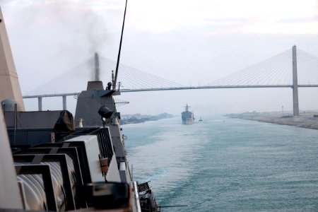 USS GUNSTON HALL (LSD 44) 140313-N-HB951-098 (13553871195)