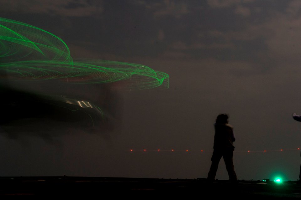 USS Gunston Hall (LSD 44) 140911-N-XJ695-096 (15142900037)