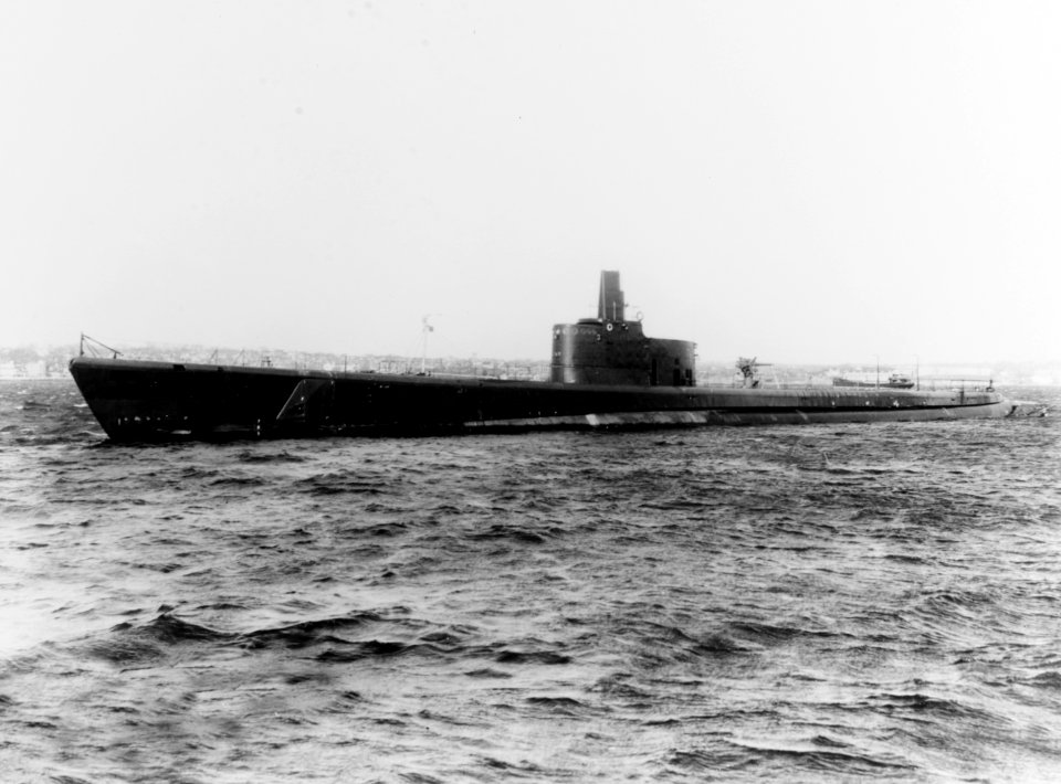 USS Growler (SS-215) off Groton, Connecticut (USA), on 21 February 1942 (19-N-28445)