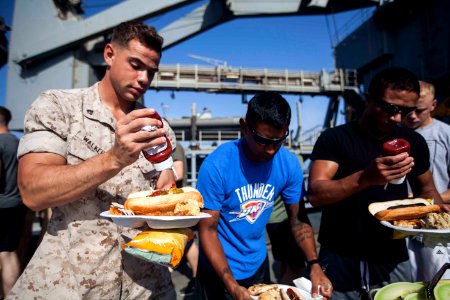 USS Gunston Hall (LSD 44) 140921-M-HZ646-017 (15373263721)