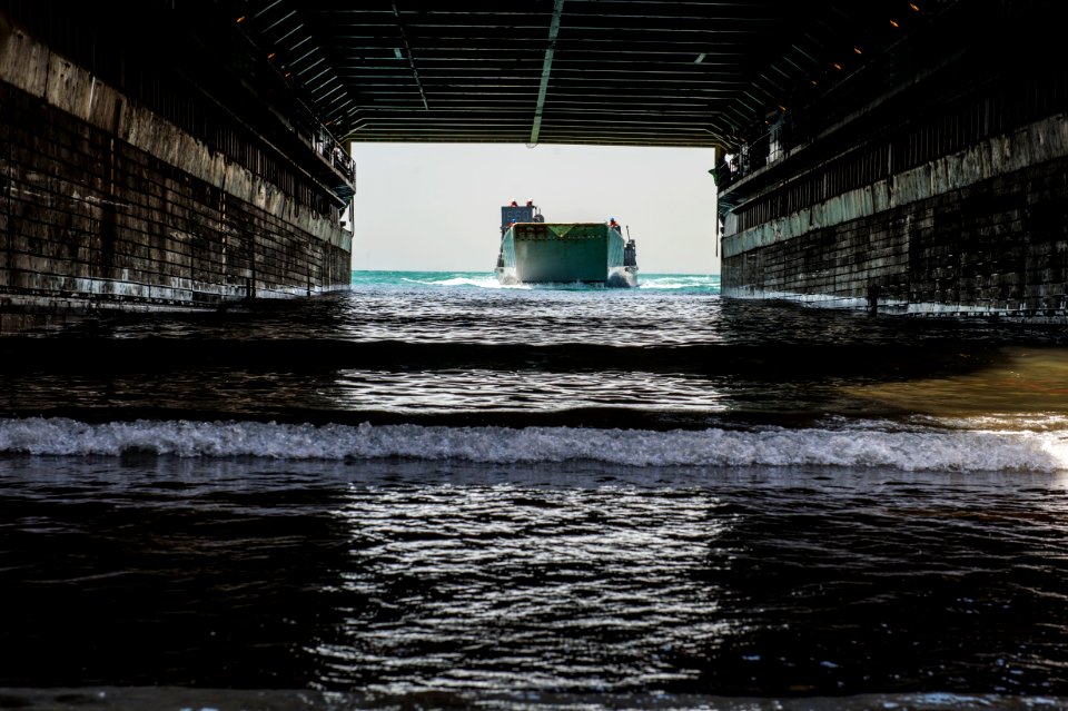 USS Gunston Hall 140623-N-XJ695-086 (14531608725)