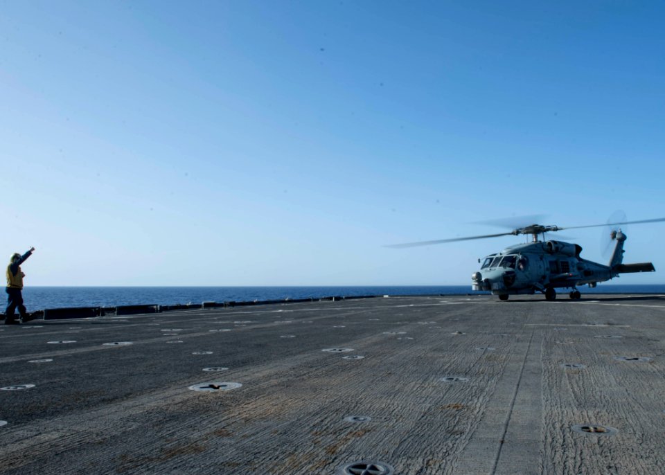USS Gunston Hall (LSD 44) 140530-N-XJ695-332 (14149945739)