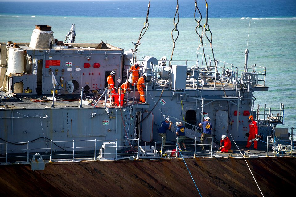 USS Guardian salvage operations 130307-N-VF350-037