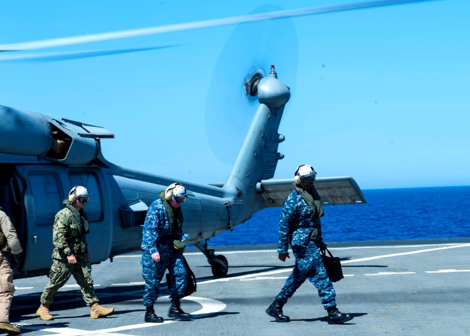 USS Gunston Hall (LSD 44) 140526-N-XJ695-118 (14149959839)