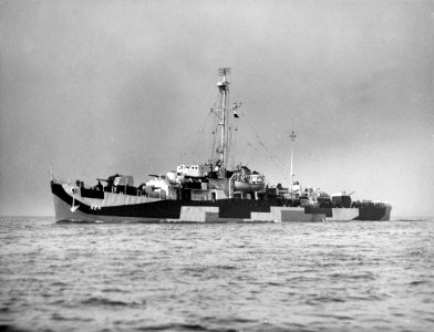 USS Haas (DE-424) underway off Boston, Massachusetts (USA), on 5 October 1944 (L45-115.01.01)