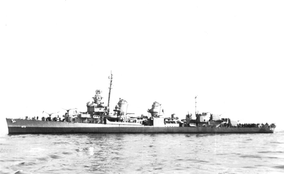 USS Guest (DD-472) in San Francisco Bay, California (USA), on 12 December 1944 (NH 95661)