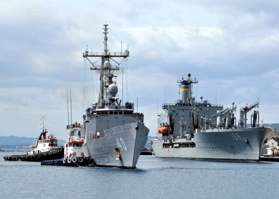 USS Halyburton USNS Big Horn-090312-N-0780F-002
