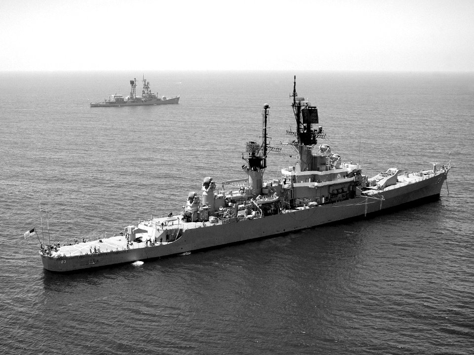 USS Halsey (CG-23) and USS Decatur (DDG-31) anchored off the coast of Southern California (USA) on 7 August 1976 (6394636)