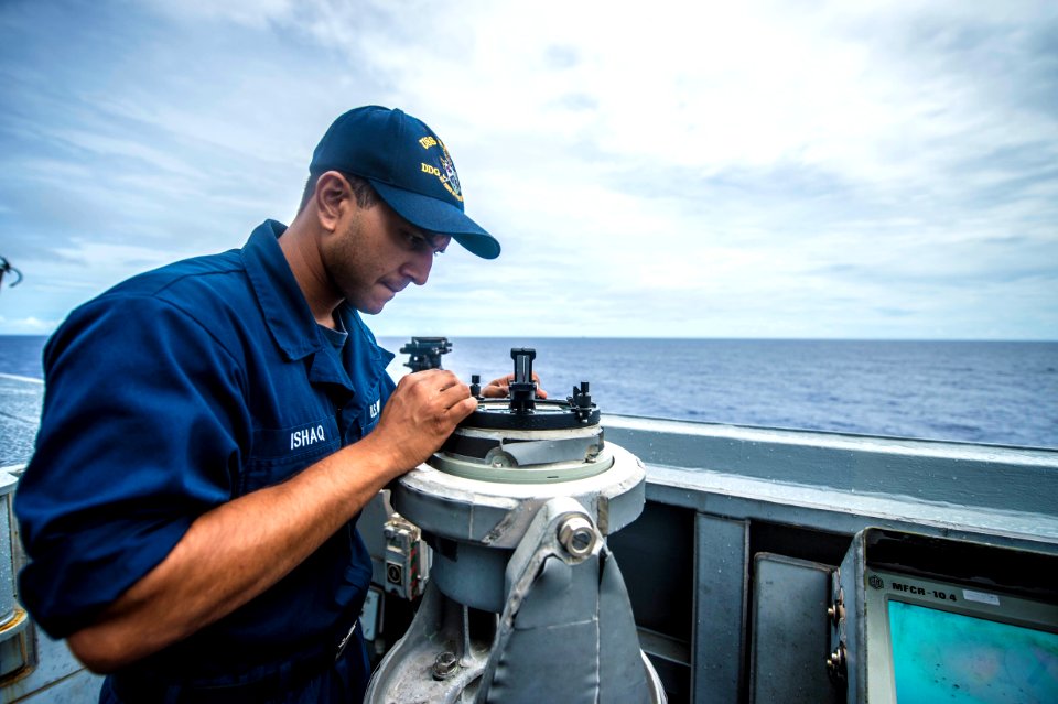 USS Halsey operations 140917-N-IC565-044