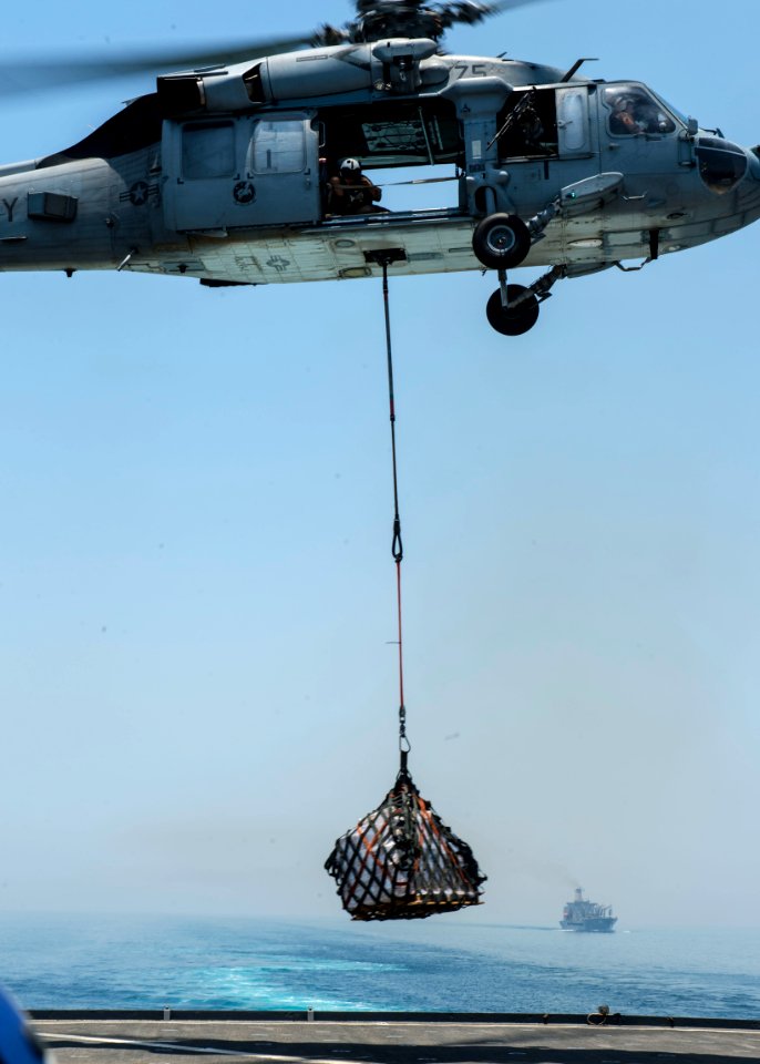 USS Gunston Hall (LSD 44) 140621-N-XJ695-018 (14301792928)