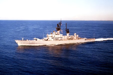 USS Halsey (CG-23) underway at sea near Hawaii (USA) on 18 September 1979 (6396649)