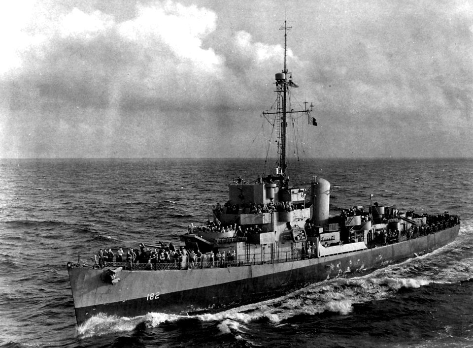 USS Gustafson (DE-182) underway at sea, circa in 1944 (80-G-364934)