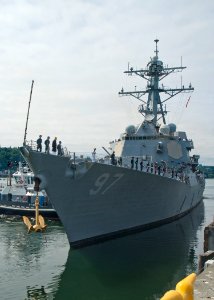 USS Halsey 120731-N-MM360-273