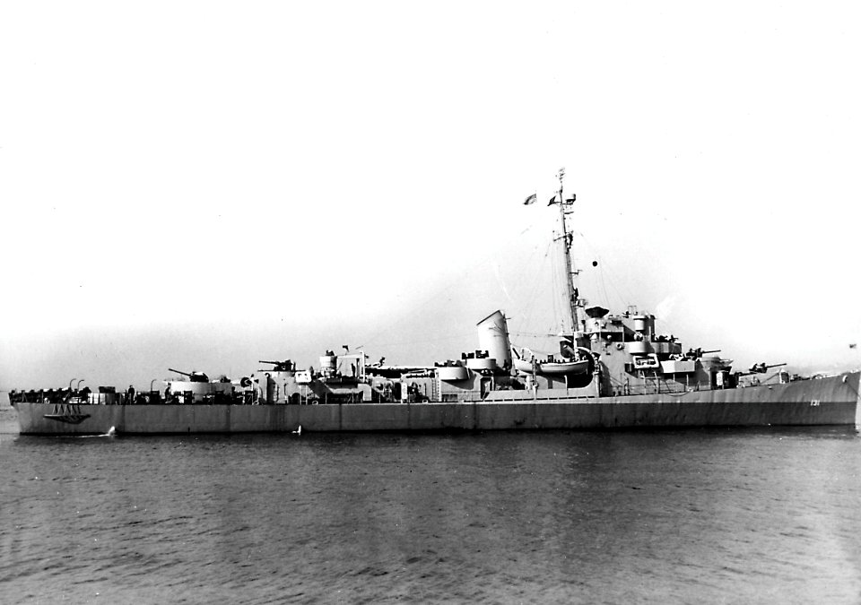 USS Hammann (DE-131) off the New York Naval Shipyard on 21 March 1944 (19-N-64204)