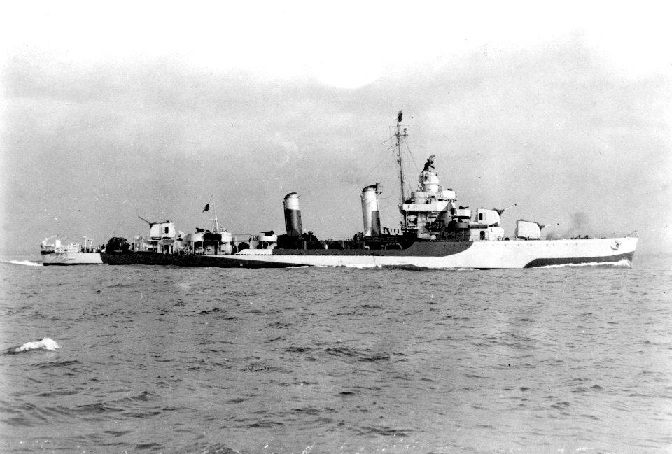 USS Hambleton (DMS-20) at sea c1944