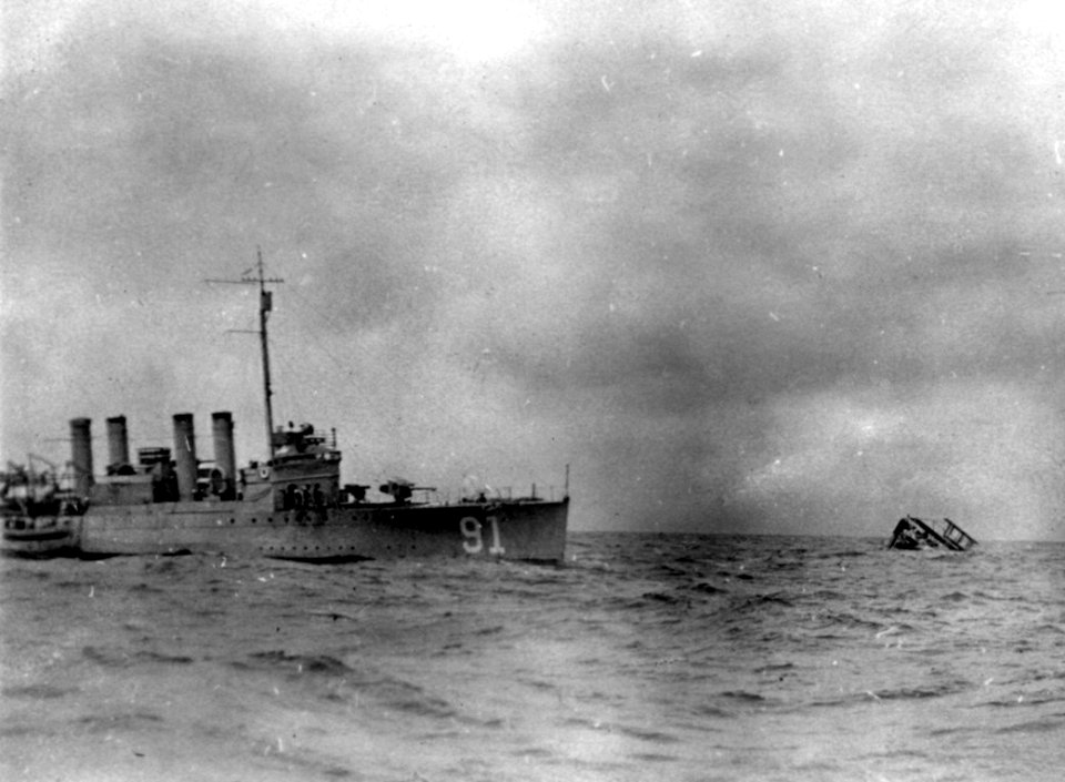 USS Harding (DD-91) with sinking NC-1 1919