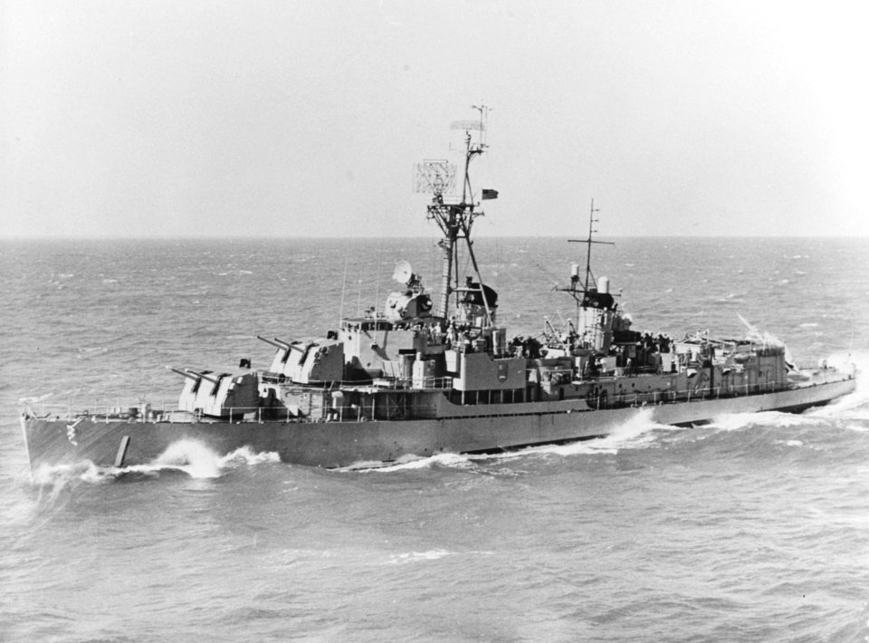 USS Gyatt (DDG-1) underway c1960