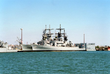 USS Harry E. Yarnell (CG-17) and USS Biddle (CG-34) moored at Naval Station Norfolk, Virginia (USA), on 2 October 1993 (6488034)