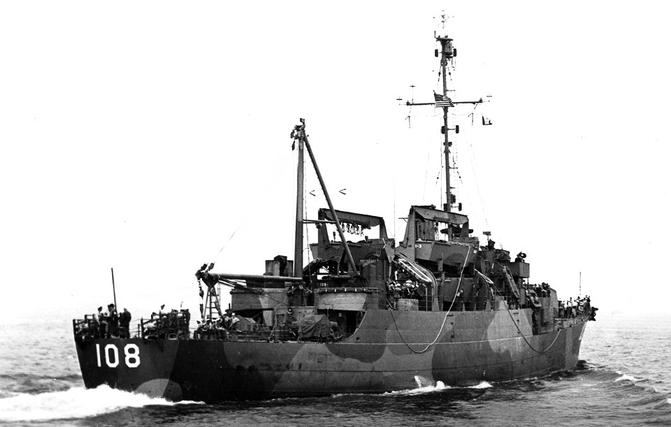 USS Harry L. Corl (APD-108) underway off Boston, Massachussets (USA), on 11 June 1945 (BS 86504)