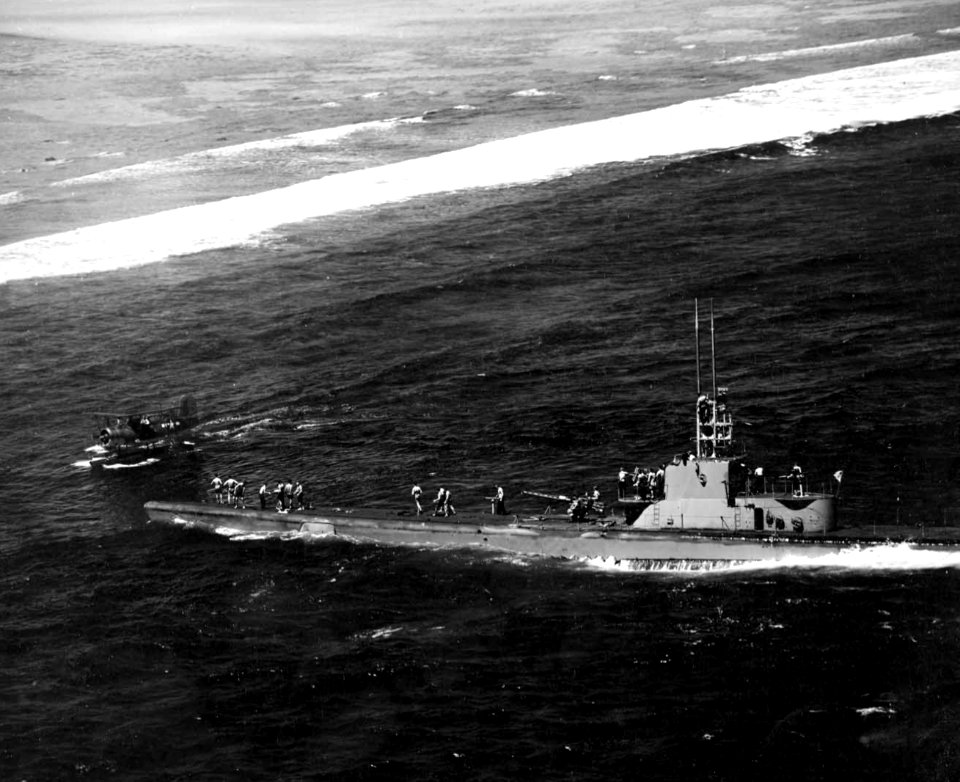 USS Harder (SS-257) rescueing pilot at Woleai 1944