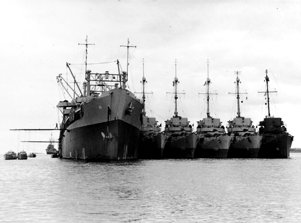 USS Hamul (AD-20) at Bermuda in early 1944, with USS Calcaterra (DE-390), USS Pride (DE-323), USS Falgout (DE-324), USS Alger (DE-101) and USS Eichenberger (DE-202) alongside (NH 86271)