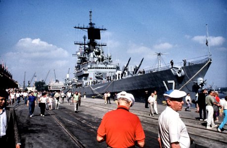 USS Harry E. Yarnell (CG-17) docked at Gdynia, Poland, on 27 June 1990 (6457711) photo
