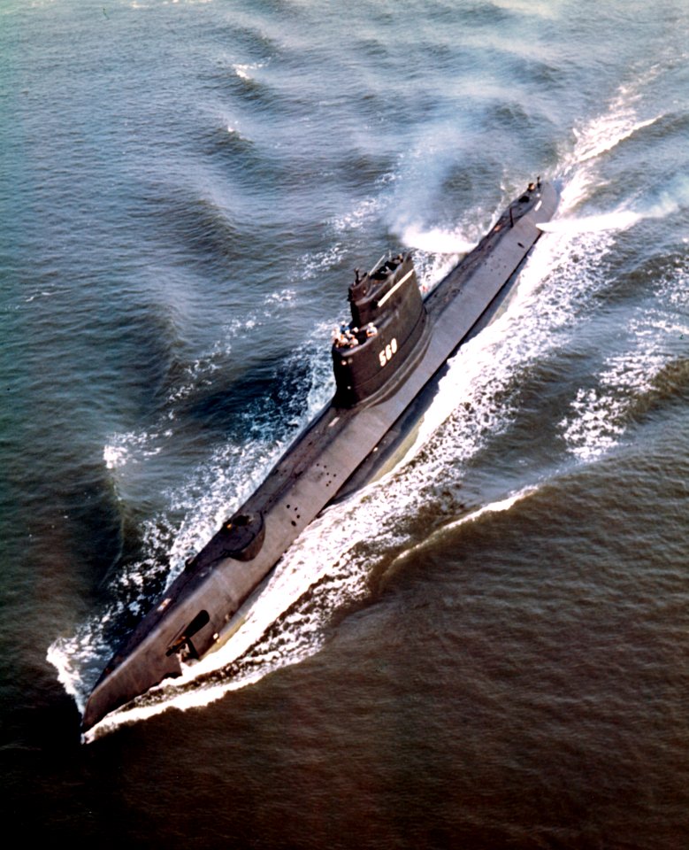 USS Harder (SS-568) underway, circa in the 1950s (L45-118.04.01)