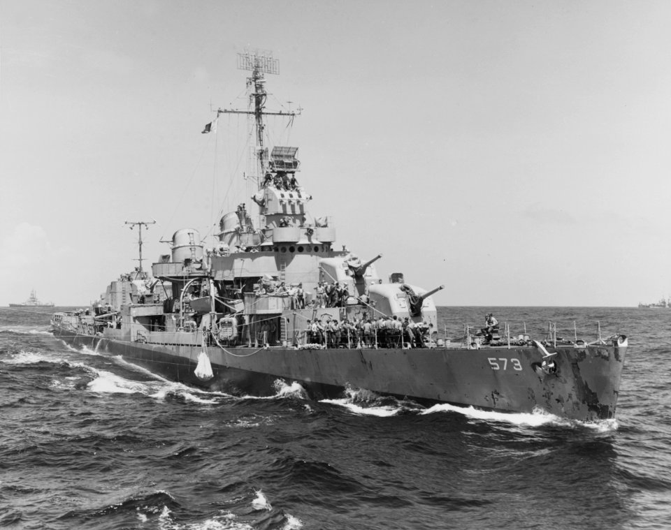 USS Harrison (DD-573) underway near Ulithi, Caroline Islands, on 5 March 1945 (80-G-309053)