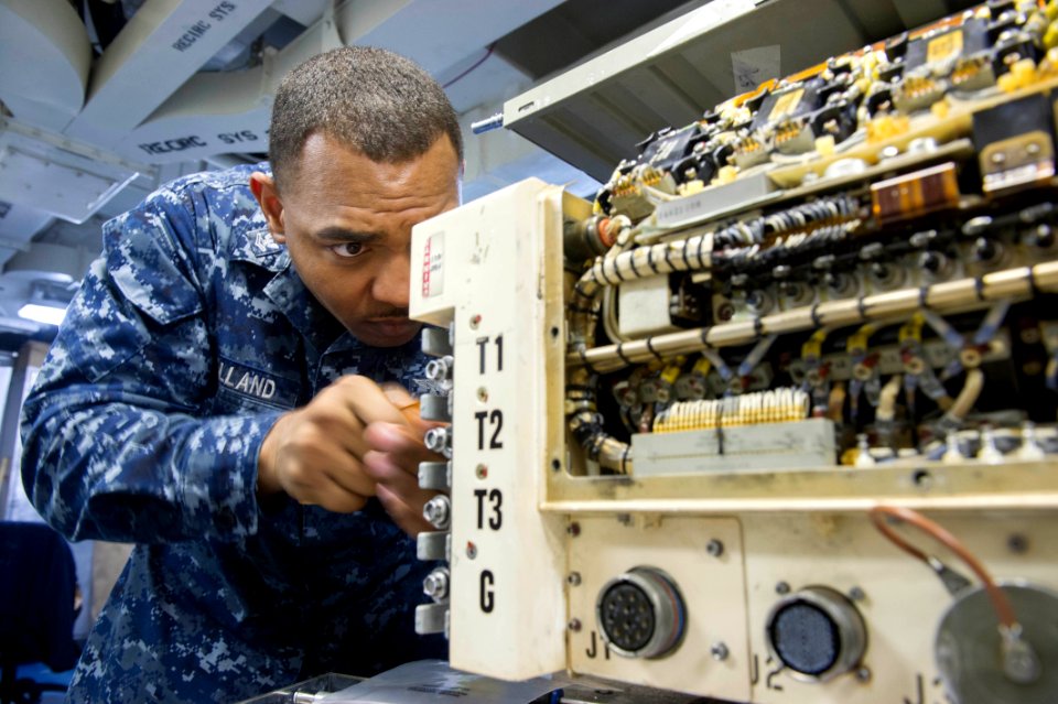 USS HARRY S. TRUMAN (CVN 75) 130928-N-ZG705-049 (10016499973)